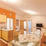 With Fireplace 10 * Vodnjan