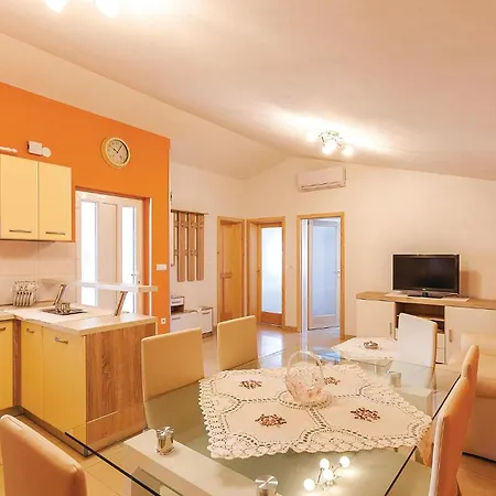 With Fireplace 10 * Vodnjan