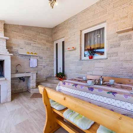 With Fireplace 10 * Vodnjan