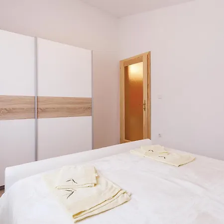 Amazing Apartment In Vodnjan With Wifi *
