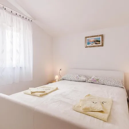 Amazing Apartment In Vodnjan With Wifi *