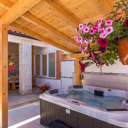 With Fireplace 10 * Vodnjan