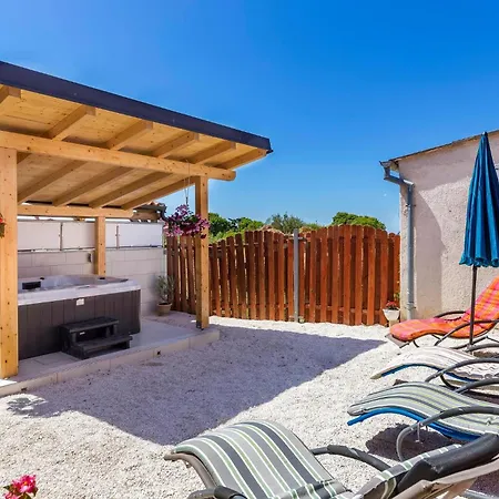 Apartment With Fireplace 10 *